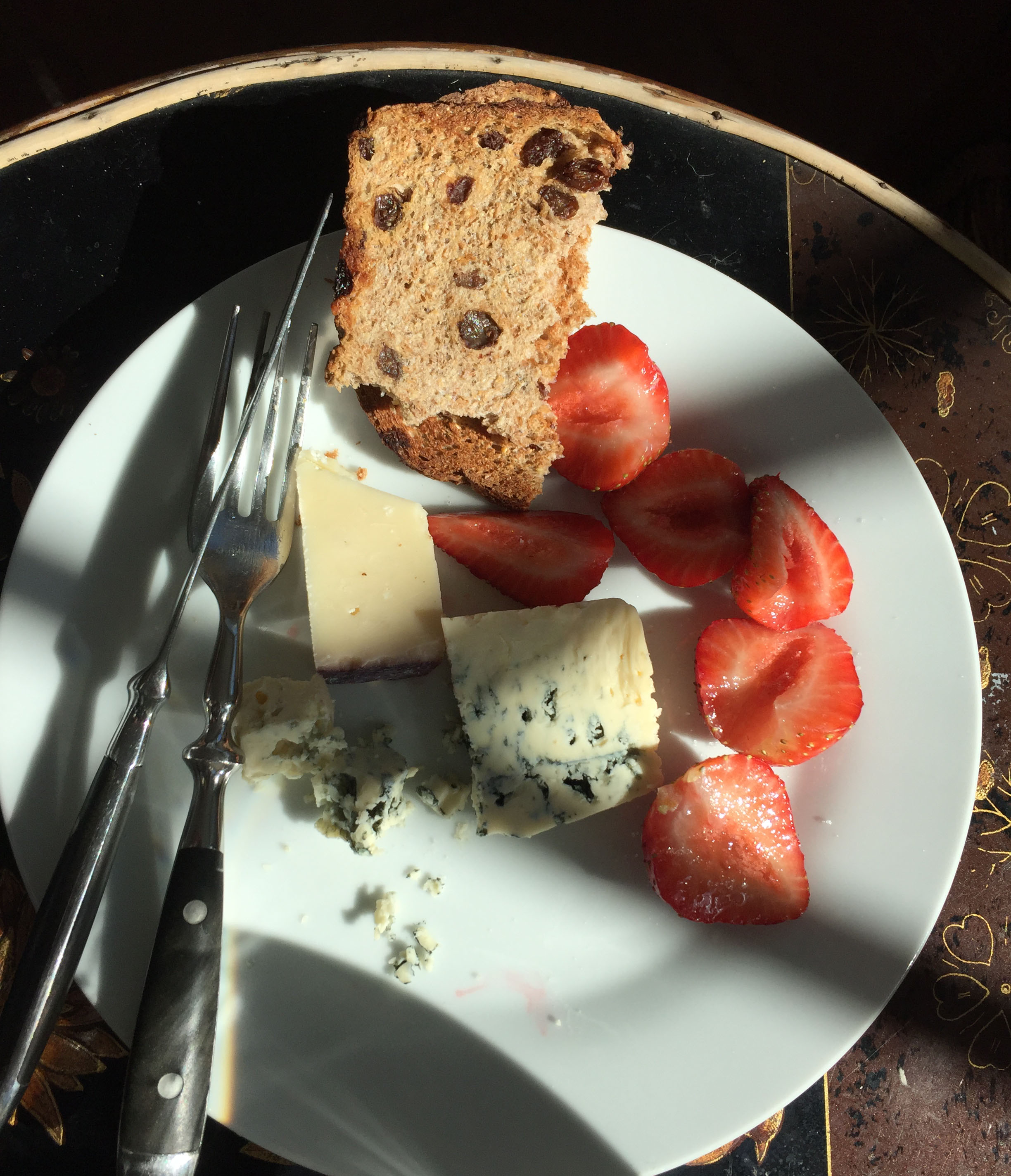 Cheese Plate with Raisin Bread & Strawberries